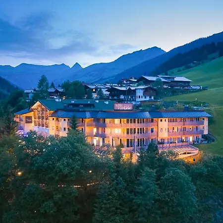 Residenz Hochalm - In -ski Out Saalbach-Hinterglemm