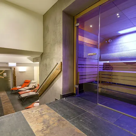 Residenz Hochalm - In -ski Out Hotel 4*