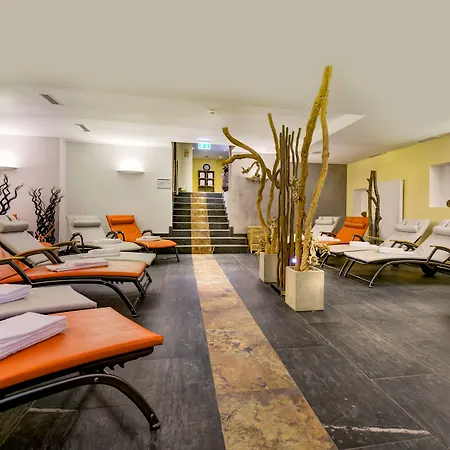 Residenz Hochalm - In -ski Out Hotel 4*