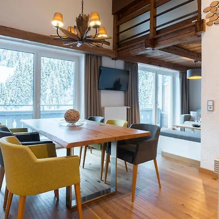 Residenz Hochalm - In - Out 4*
