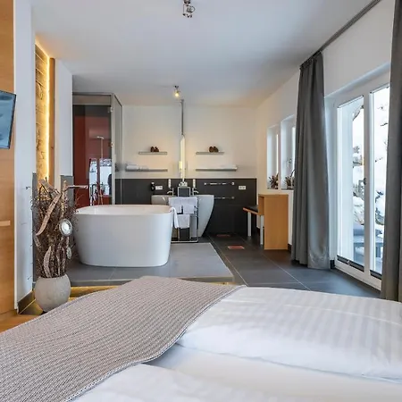 Residenz Hochalm - In - Out 4*